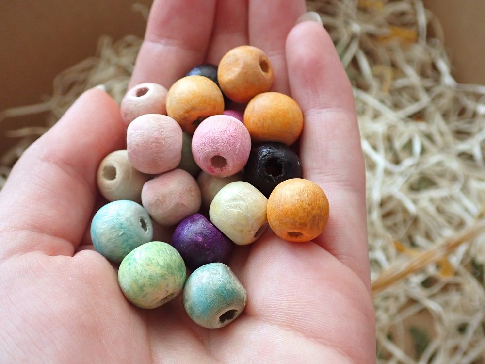 Perles colorées pour perroquets.
